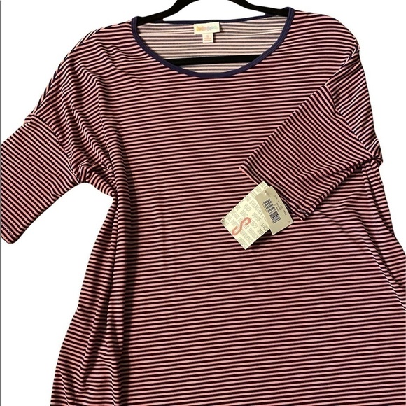 NWT LuLaRoe Irma top a loose, knit "high-low" tunic w/
fitted mid-length sleeves - Picture 1 of 4